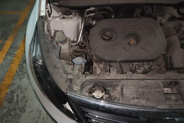 Used Kia Sportage R 2014 2.0L Automatic Two-Wheel Drive GLS Trim Engine Bay Right