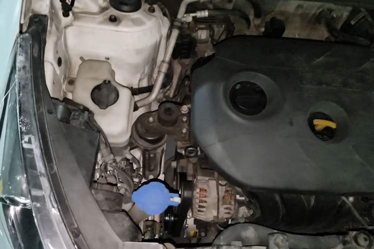 Used Kia Sportage R 2014 2.0L Automatic Two-Wheel Drive GLS Trim Engine Bay Right