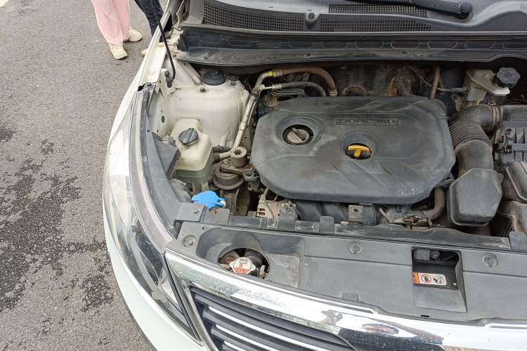 Used Kia Sportage R 2014 2.0L Automatic Two-Wheel Drive GLS Trim Engine Bay Right