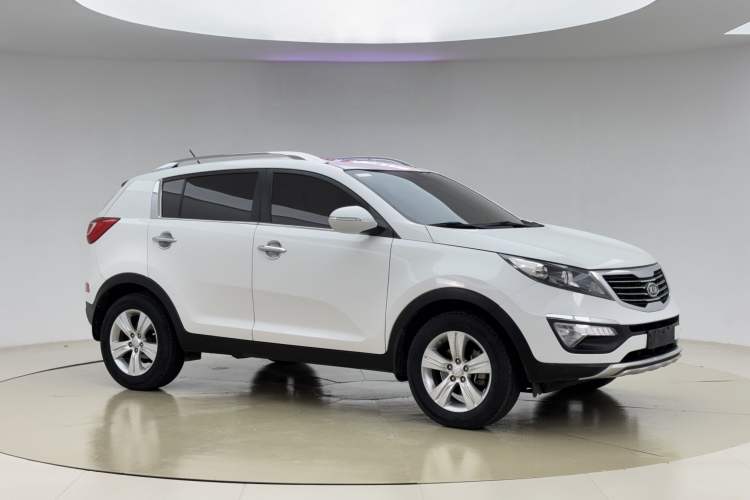 Used Kia Sportage R 2014 2.0L Manual Two-Wheel-Drive GLS Exterior 2