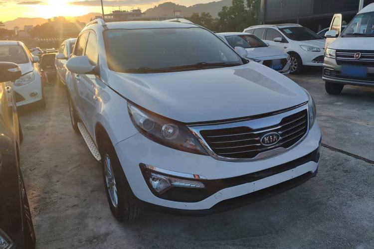 Used Kia Sportage R 2014 2.0L Manual Two-Wheel Drive GL Trim Exterior 2