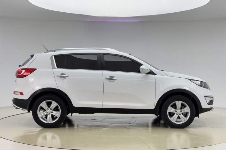 Used Kia Sportage R 2014 2.0L Manual Two-Wheel-Drive GLS Exterior 3