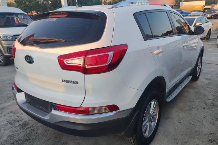 Used Kia Sportage R 2014 2.0L Manual Two-Wheel Drive GL Trim Exterior 3