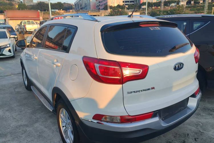 Used Kia Sportage R 2014 2.0L Manual Two-Wheel Drive GL Trim Exterior 5