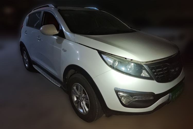 Used Kia Sportage R 2014 2.0L Manual Two-Wheel Drive GL Trim Front Right 45 Deg