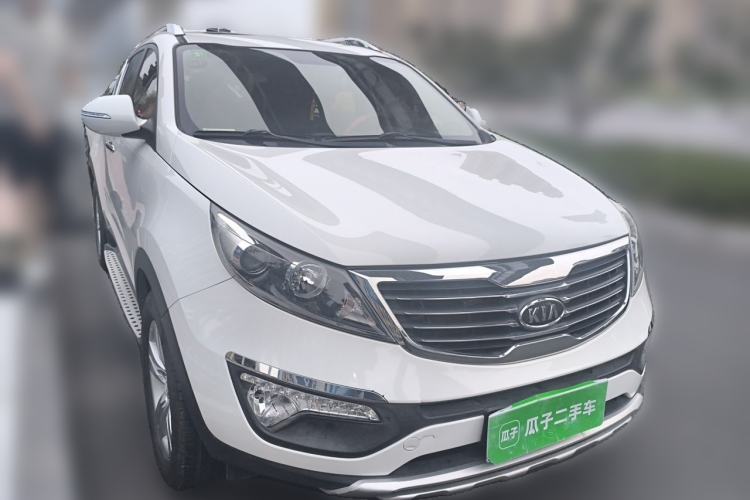 Used Kia Sportage R 2014 2.0L Manual Two-Wheel-Drive GLS Front Right 45 Deg