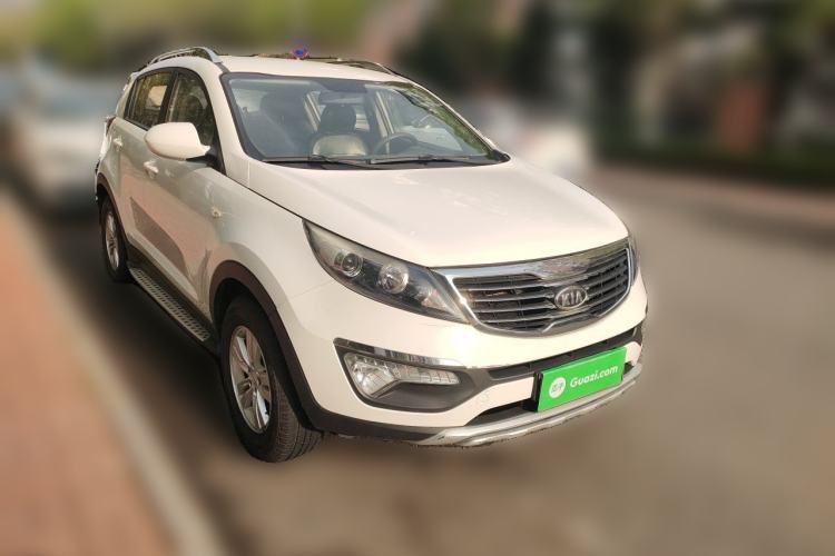 Used Kia Sportage R 2014 2.0L Manual Two-Wheel Drive GL Trim Front Right 45 Deg