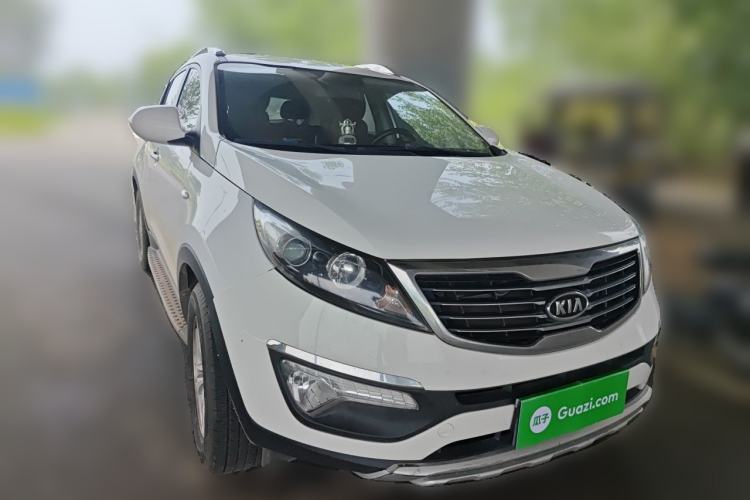 Used Kia Sportage R 2014 2.0L Manual Two-Wheel-Drive GLS Front Right 45 Deg