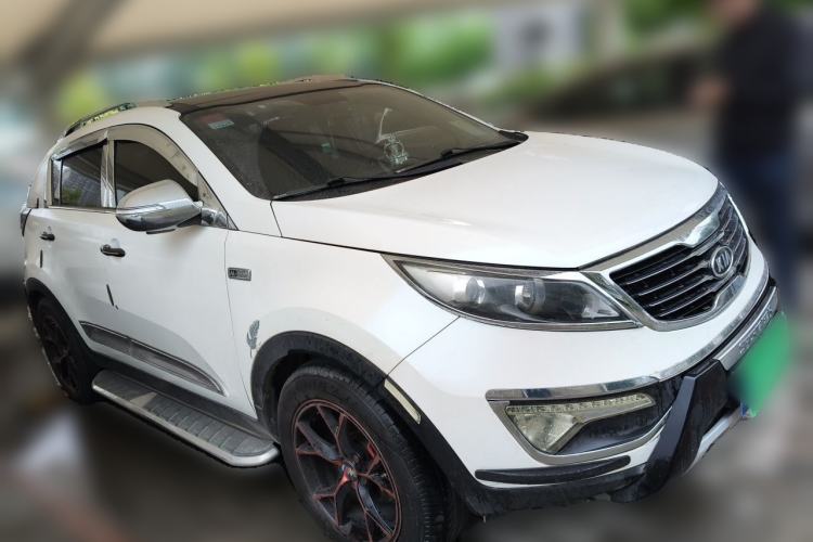 Used Kia Sportage R 2014 2.0L Automatic Two-Wheel Drive DLX Front Right 45 Deg