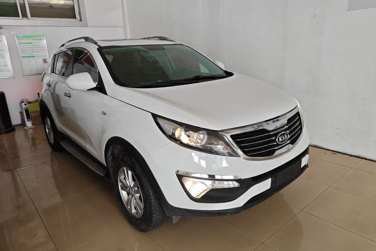 Used Kia Sportage R 2014 2.0L Automatic Two-Wheel Drive GL Front Right 45 Deg