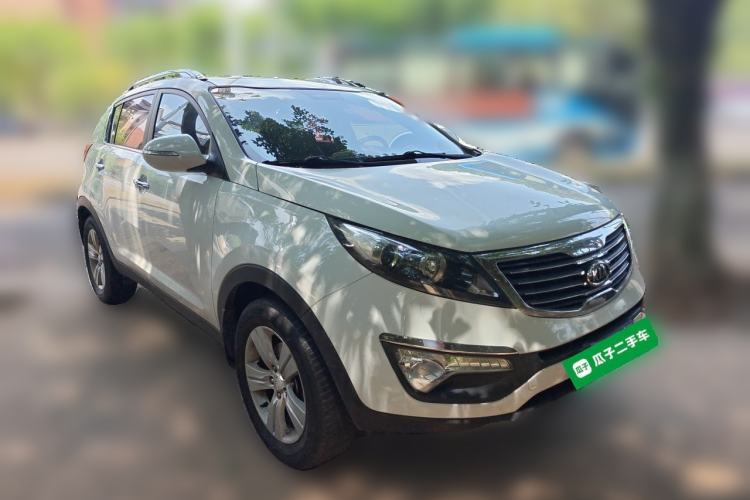 Used Kia Sportage R 2014 2.0L Automatic Two-Wheel Drive GLS Trim Front Right 45 Deg
