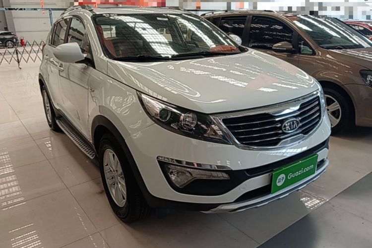 Used Kia Sportage R 2014 2.0L Automatic Two-Wheel Drive GL Front Right 45 Deg