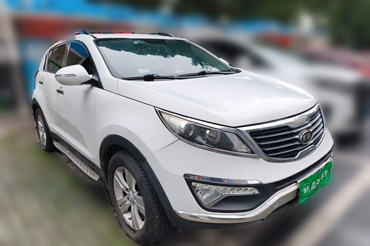 Used Kia Sportage R 2014 2.0L Manual Two-Wheel-Drive GLS Front Right 45 Deg