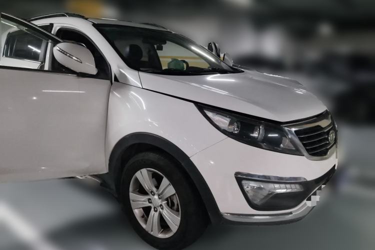 Used Kia Sportage R 2014 2.0L Automatic Two-Wheel Drive GLS Trim Front Right 45 Deg