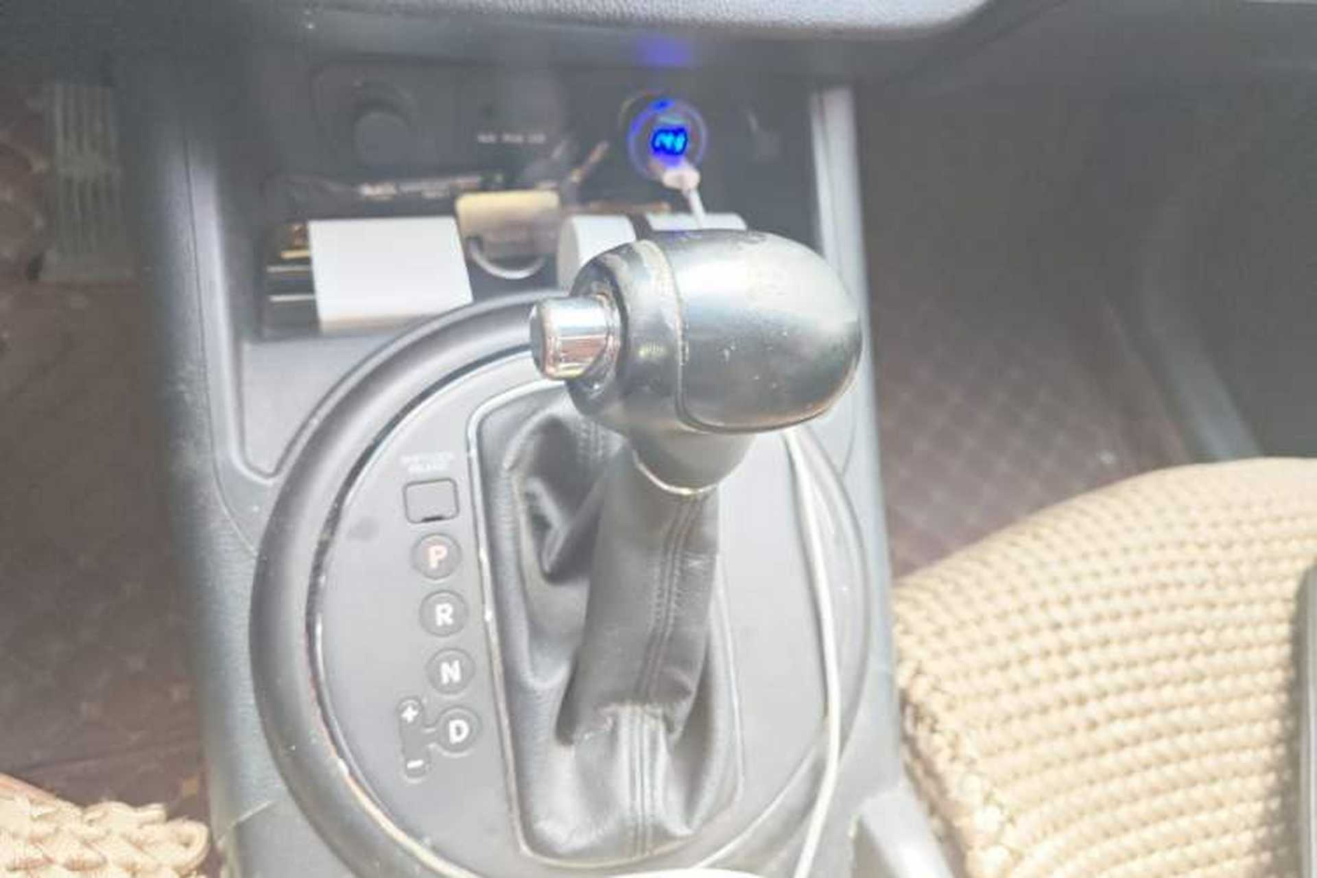 Used Kia Sportage R 2014 2.0L Automatic Two-Wheel Drive GLS Trim Gear Lever
