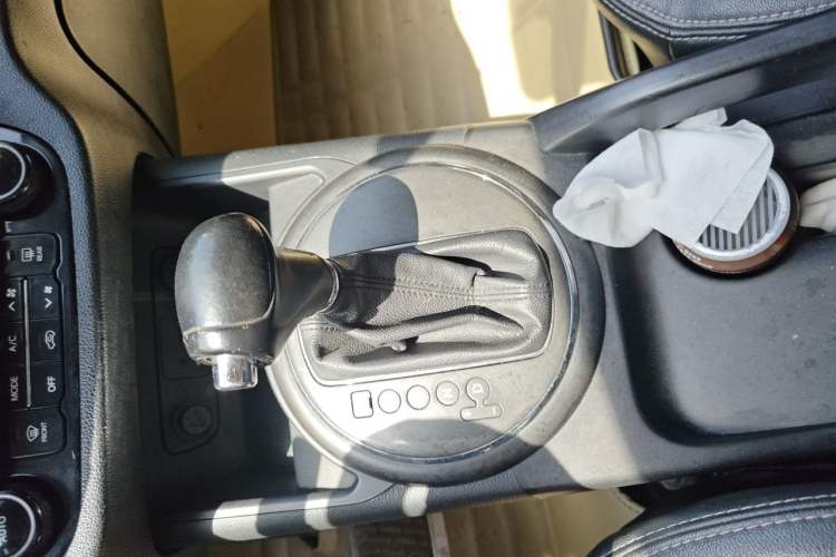 Used Kia Sportage R 2014 2.0L Automatic Two-Wheel Drive Premium Trim Gear Lever