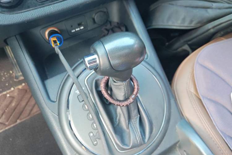Used Kia Sportage R 2014 2.0L Automatic Two-Wheel Drive DLX Gear Lever