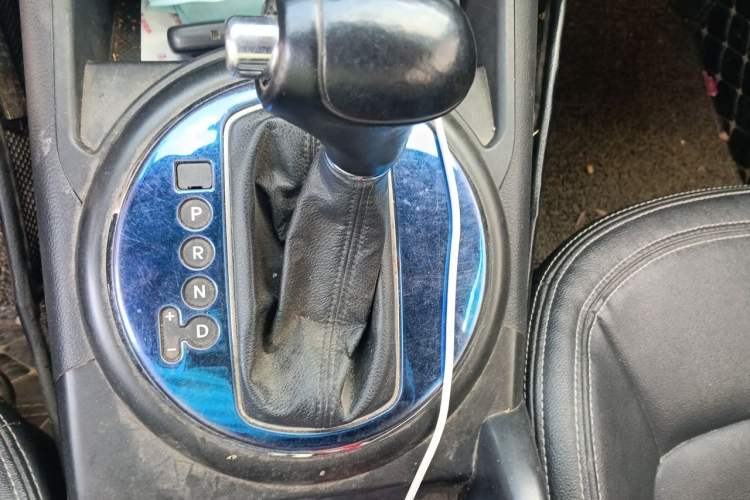 Used Kia Sportage R 2014 2.0L Automatic Two-Wheel Drive GLS Trim Gear Lever