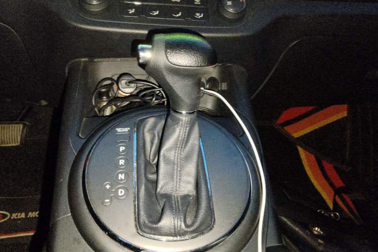 Used Kia Sportage R 2014 2.0L Automatic Two-Wheel Drive GL Gear Lever