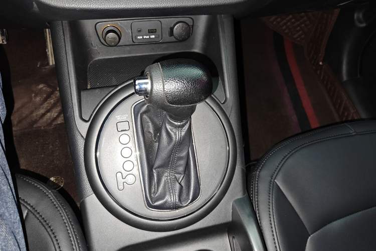 Used Kia Sportage R 2014 2.0L Automatic Two-Wheel Drive GL Gear Lever