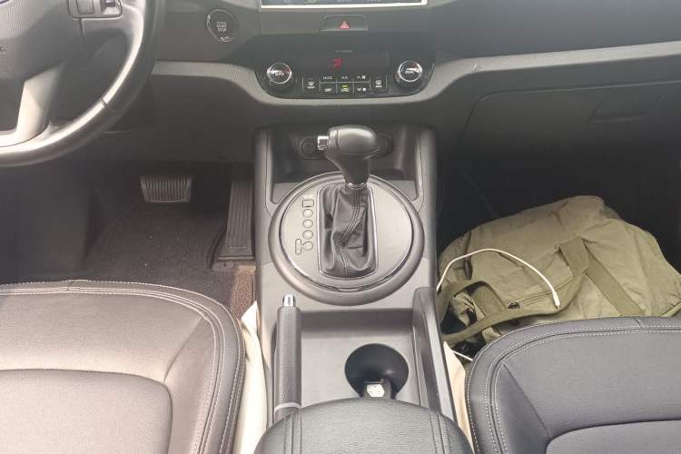 Used Kia Sportage R 2014 2.0L Automatic Two-Wheel Drive GLS Trim Gear Lever