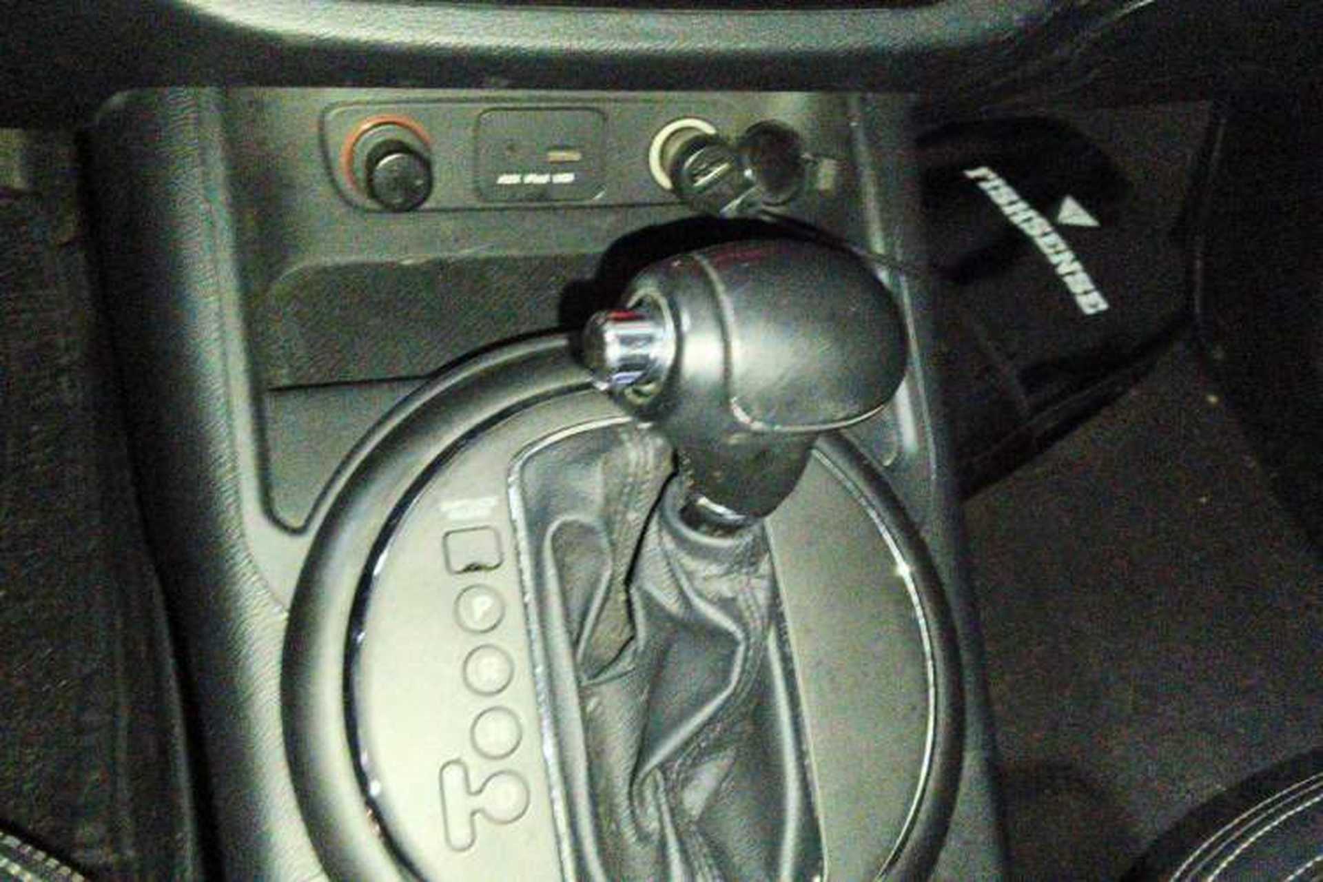 Used Kia Sportage R 2014 2.0L Automatic Two-Wheel Drive GLS Trim Gear Lever