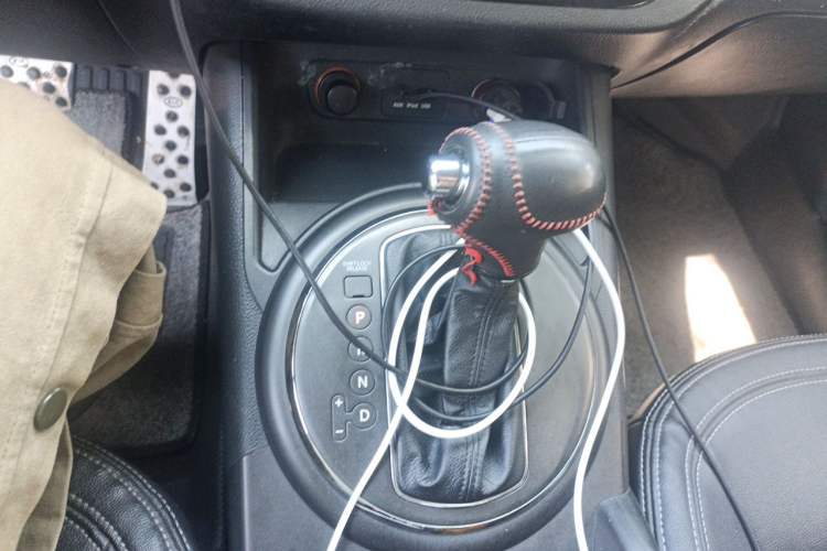 Used Kia Sportage R 2014 2.0L Automatic Two-Wheel Drive DLX Gear Lever