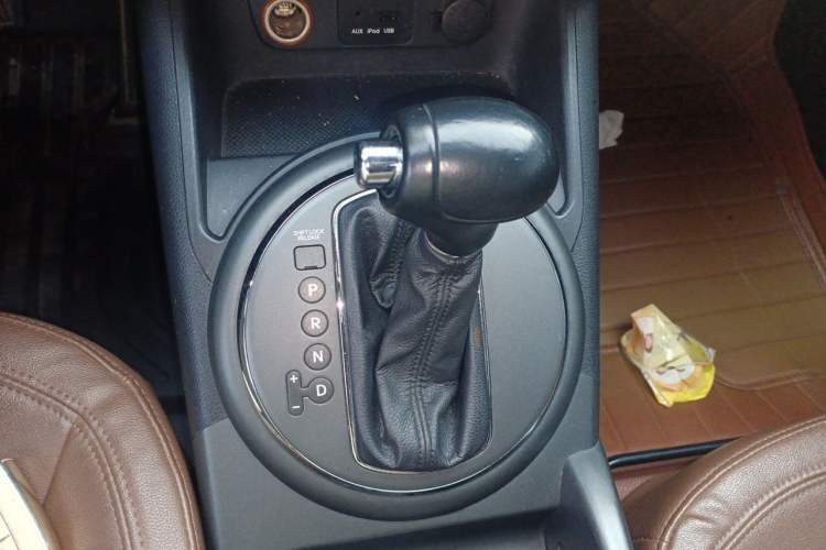 Used Kia Sportage R 2014 2.0L Automatic Two-Wheel Drive GLS Trim Gear Lever