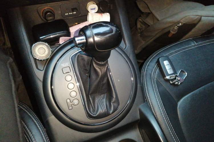 Used Kia Sportage R 2014 2.0L Automatic Two-Wheel Drive DLX Gear Lever