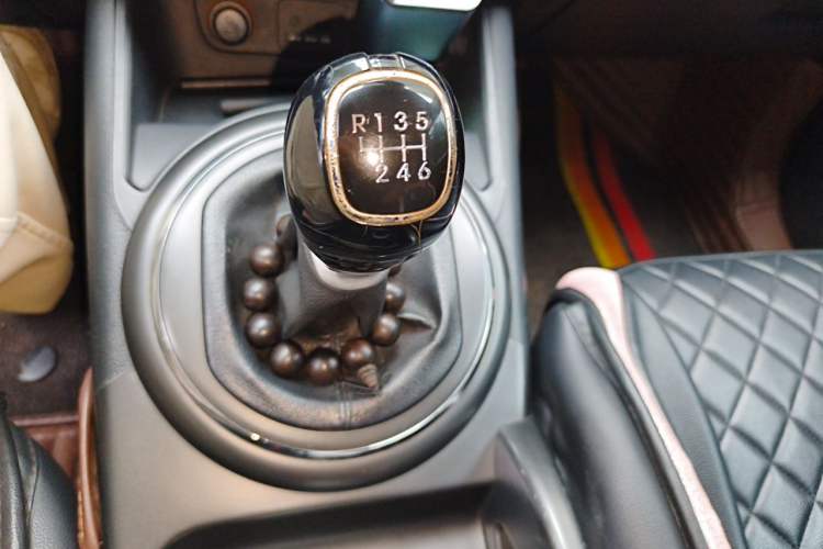 Used Kia Sportage R 2014 2.0L Manual Two-Wheel-Drive GLS Gear Lever