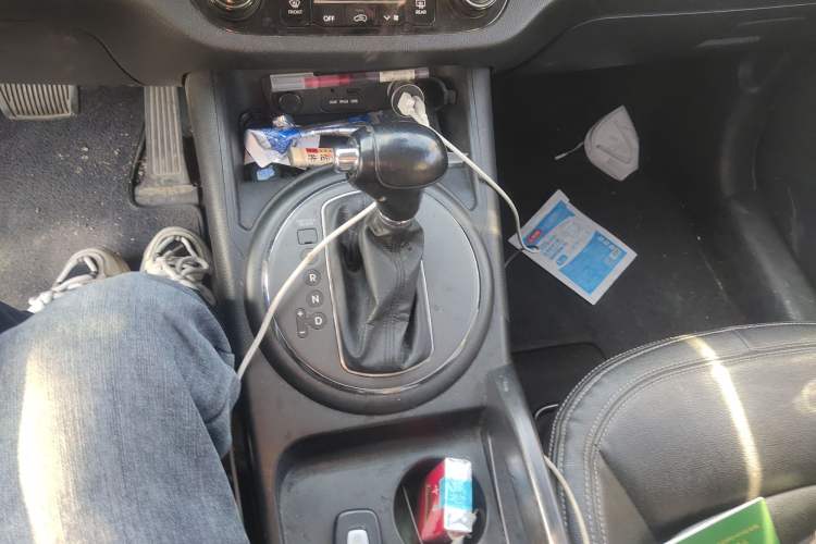 Used Kia Sportage R 2014 2.0L Automatic Two-Wheel Drive DLX Gear Lever