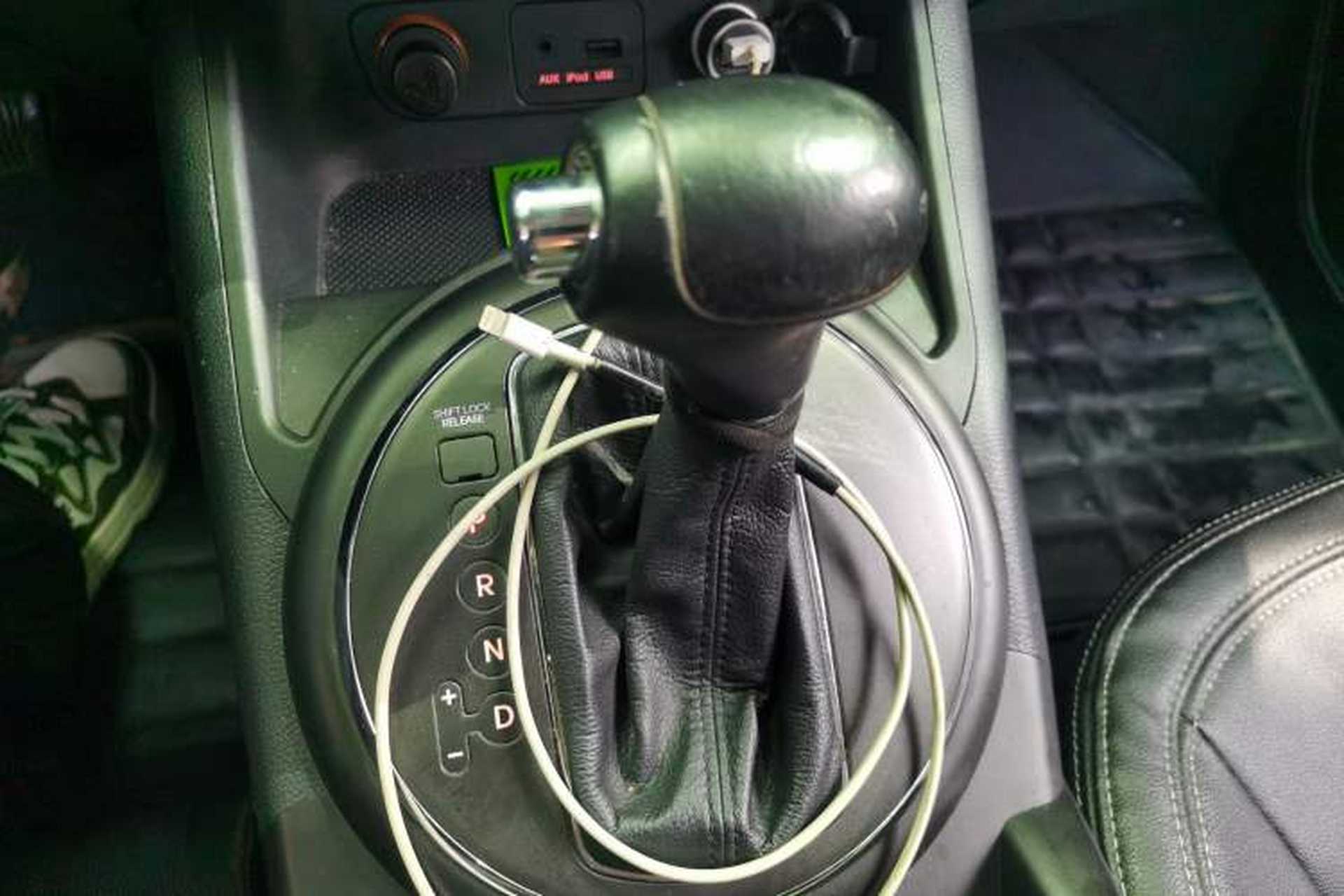 Used Kia Sportage R 2014 2.0L Automatic Two-Wheel Drive GLS Trim Gear Lever