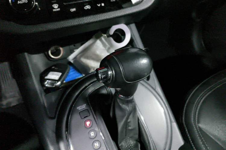Used Kia Sportage R 2014 2.0L Automatic Two-Wheel Drive GLS Trim Gear Lever