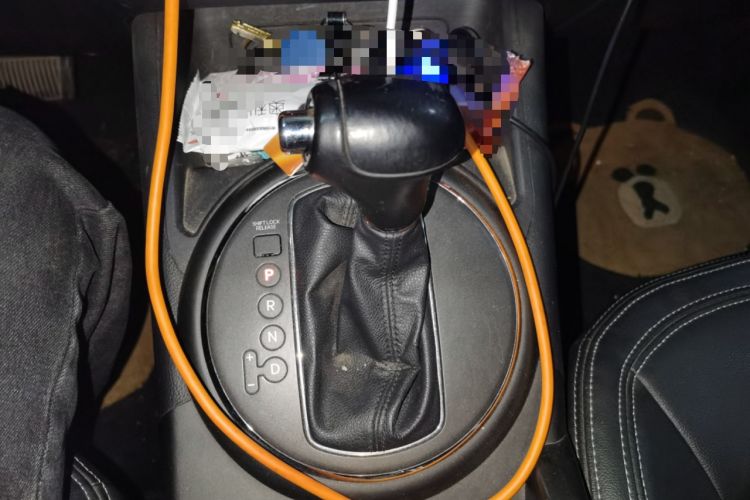 Used Kia Sportage R 2014 2.0L Automatic Two-Wheel Drive GLS Trim Gear Lever