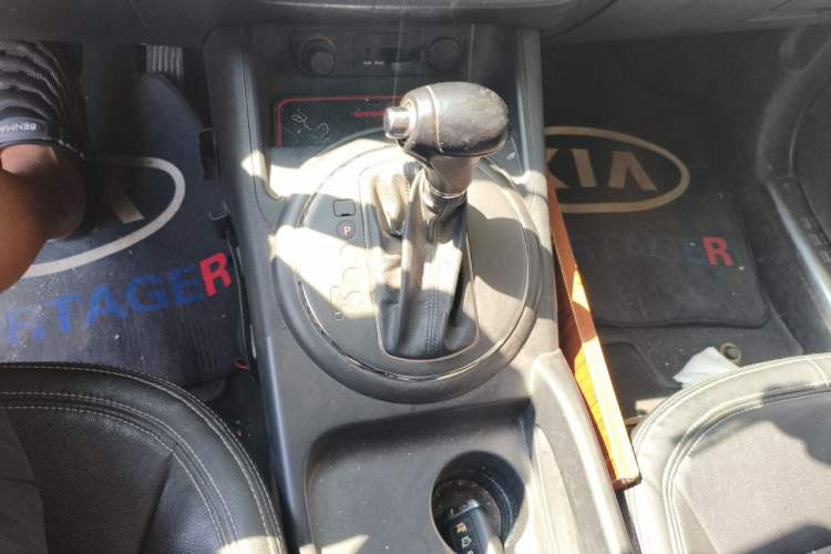 Used Kia Sportage R 2014 2.0L Automatic Two-Wheel Drive DLX Gear Lever