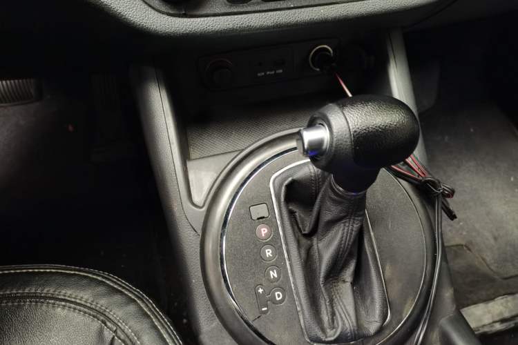 Used Kia Sportage R 2014 2.0L Automatic Two-Wheel Drive GLS Trim Gear Lever