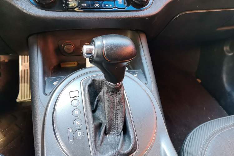Used Kia Sportage R 2014 2.0L Automatic Two-Wheel Drive Premium Special Gear Lever