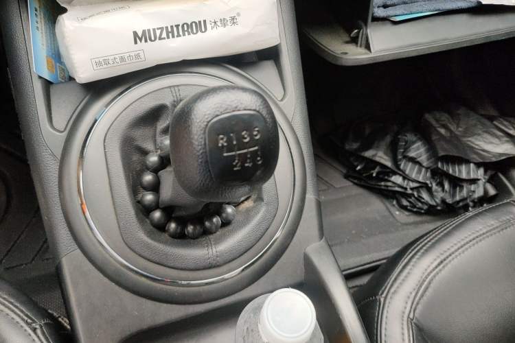 Used Kia Sportage R 2014 2.0L Manual Two-Wheel Drive GL Trim Gear Lever