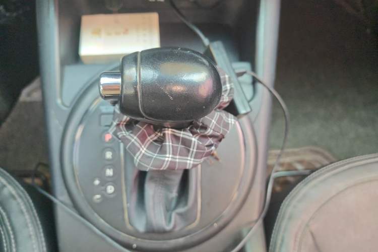 Used Kia Sportage R 2014 2.0L Automatic Two-Wheel Drive GLS Trim Gear Lever