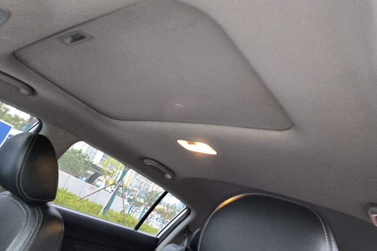 Used Kia Sportage R 2014 2.0L Manual Two-Wheel-Drive GLS Headliner