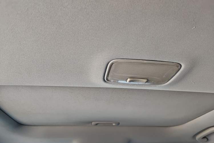 Used Kia Sportage R 2014 2.0L Manual Two-Wheel-Drive GLS Headliner