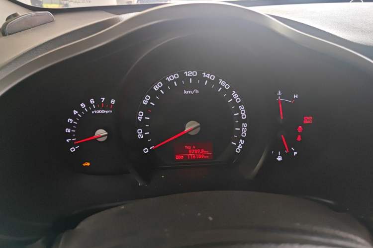Used Kia Sportage R 2014 2.0L Manual Two-Wheel-Drive GLS Instrument Cluster