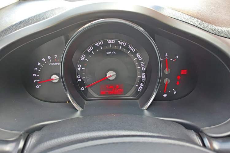 Used Kia Sportage R 2014 2.0L Manual Two-Wheel-Drive GLS Instrument Cluster