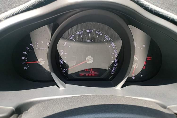 Used Kia Sportage R 2014 2.0L Manual Two-Wheel Drive GL Trim Instrument Cluster