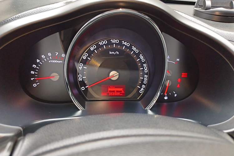 Used Kia Sportage R 2014 2.0L Manual Two-Wheel-Drive GLS Instrument Cluster