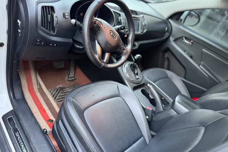 Used Kia Sportage R 2014 2.0L Automatic Two-Wheel Drive DLX Interior 2