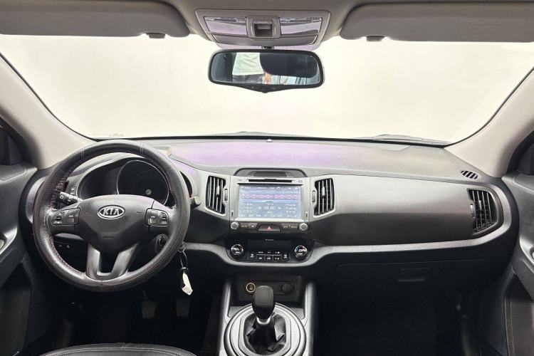 Used Kia Sportage R 2014 2.0L Manual Two-Wheel-Drive GLS Interior 2