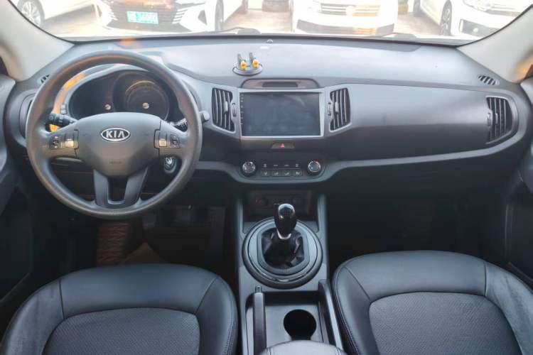Used Kia Sportage R 2014 2.0L Manual Two-Wheel Drive GL Trim Interior 2