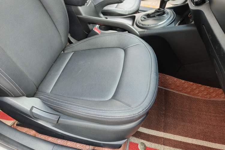 Used Kia Sportage R 2014 2.0L Automatic Two-Wheel Drive DLX Interior 4