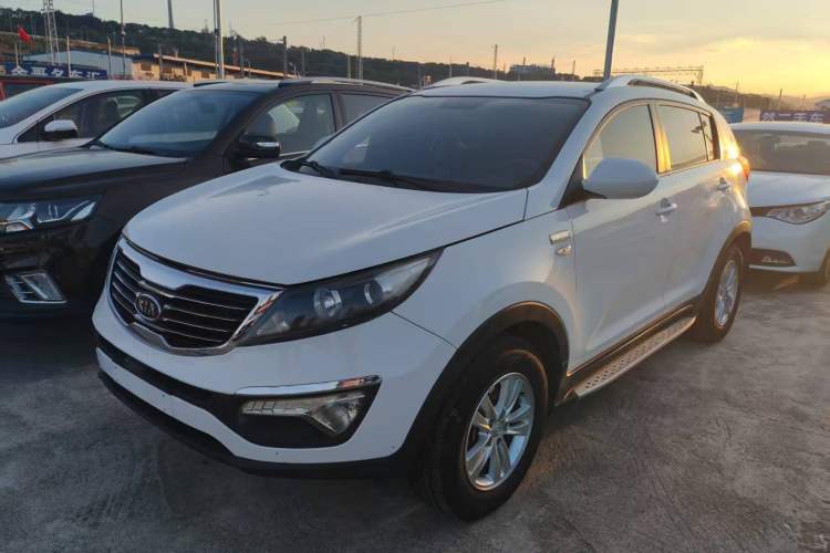Used Kia Sportage R 2014 2.0L Manual Two-Wheel Drive GL Trim Left Front Headlight